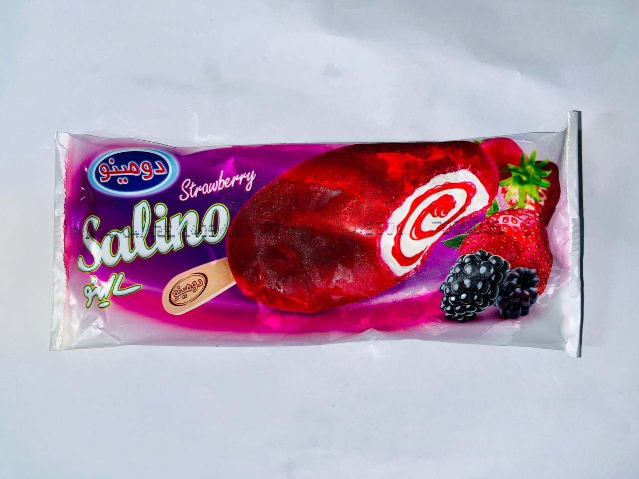 بستنی شیری وانیلی با روکش کنسانتره میوه جات و سس میوه ای ( سالینو ) دومينو [ 85 گرم ]